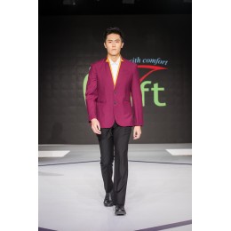 HL014 Design men's hotel work suit models try on the effect of a live demonstration hotel uniform manufacturer HL014 Design men's hotel work suit models try on the effect of a live demonstration hotel uniform manufacturer